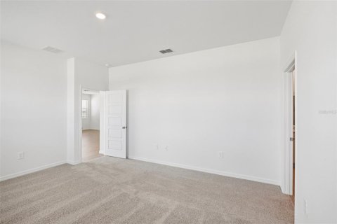 House in Winter Haven, Florida 5 bedrooms, 231.33 sq.m. № 2231035 - photo 30