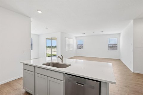 House in Winter Haven, Florida 5 bedrooms, 231.33 sq.m. № 2231035 - photo 9