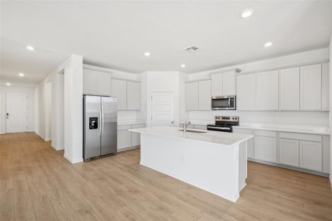 House in Winter Haven, Florida 5 bedrooms, 231.33 sq.m. № 2231035 - photo 10