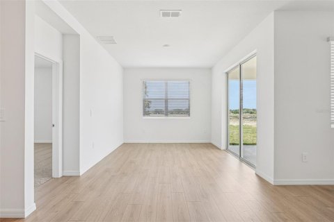 House in Winter Haven, Florida 5 bedrooms, 231.33 sq.m. № 2231035 - photo 7