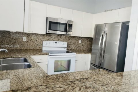 Adosado en alquiler en Homestead, Florida, 3 dormitorios № 1998166 - foto 4