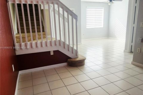 Adosado en alquiler en Homestead, Florida, 3 dormitorios № 1998166 - foto 8