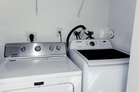 Adosado en alquiler en Homestead, Florida, 3 dormitorios № 1998166 - foto 18