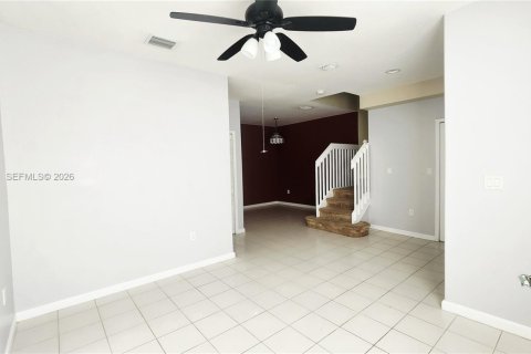 Adosado en alquiler en Homestead, Florida, 3 dormitorios № 1998166 - foto 7