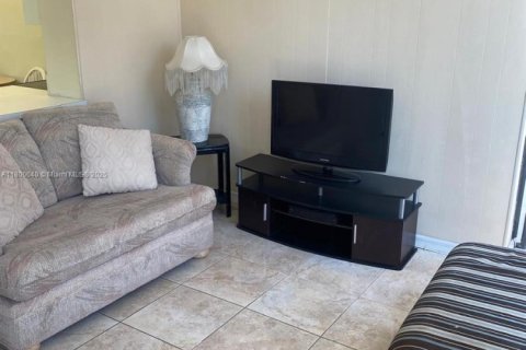 Copropriété à vendre à Hallandale Beach, Floride: 1 chambre, 99.87 m2 № 2091314 - photo 17