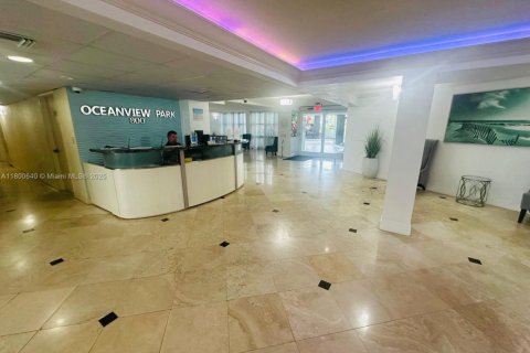 Copropriété à vendre à Hallandale Beach, Floride: 1 chambre, 99.87 m2 № 2091314 - photo 2