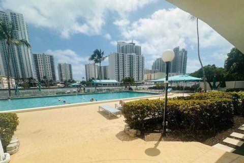 Copropriété à vendre à Hallandale Beach, Floride: 1 chambre, 99.87 m2 № 2091314 - photo 27