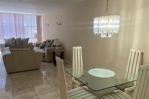 Copropriété à vendre à Hallandale Beach, Floride: 1 chambre, 99.87 m2 № 2091314 - photo 14