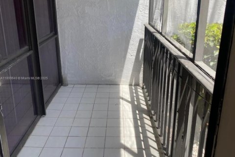 Copropriété à vendre à Hallandale Beach, Floride: 1 chambre, 99.87 m2 № 2091314 - photo 30