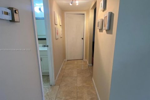 Copropriété à vendre à Hallandale Beach, Floride: 1 chambre, 99.87 m2 № 2091314 - photo 4