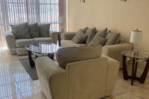 Copropriété à vendre à Hallandale Beach, Floride: 1 chambre, 99.87 m2 № 2091314 - photo 13