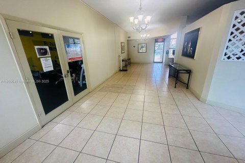 Copropriété à vendre à Hallandale Beach, Floride: 1 chambre, 99.87 m2 № 2091314 - photo 25