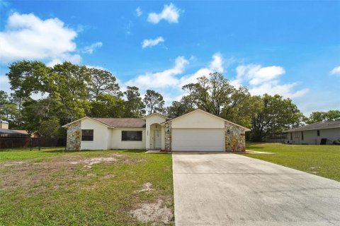 Casa en Spring Hill, Florida 3 dormitorios, 168.52 m2 № 2135102