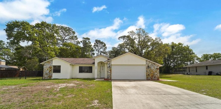 Casa en Spring Hill, Florida 3 dormitorios, 168.52 m2 № 2135102