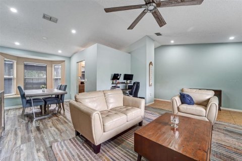 Casa en venta en Spring Hill, Florida, 3 dormitorios, 168.52 m2 № 2135102 - foto 3