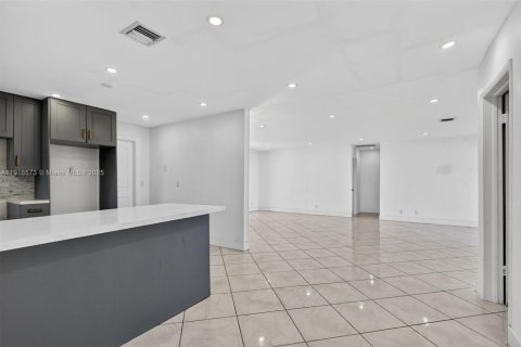 Casa en venta en Hollywood, Florida, 3 dormitorios, 147.25 m2 № 1974319 - foto 19