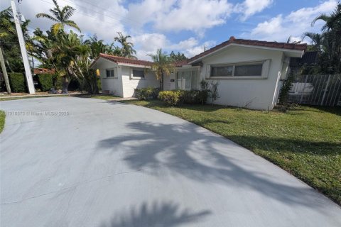 Casa en venta en Hollywood, Florida, 3 dormitorios, 147.25 m2 № 1974319 - foto 1