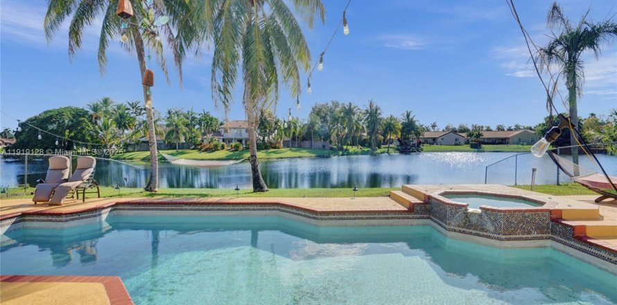 Villa ou maison à Davie, Floride 4 chambres, 222.97 m2 № 1974275