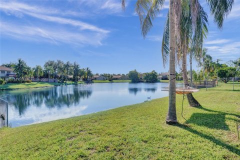 Villa ou maison à vendre à Davie, Floride: 4 chambres, 222.97 m2 № 1974275 - photo 4