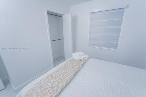 House in Miami, Florida 5 bedrooms, 196.02 sq.m. № 1872294 - photo 16