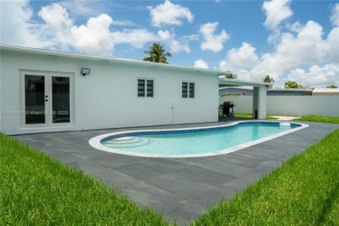 House in Miami, Florida 5 bedrooms, 196.02 sq.m. № 1872294 - photo 20