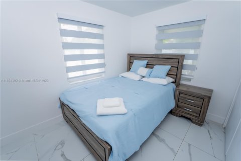 House in Miami, Florida 5 bedrooms, 196.02 sq.m. № 1872294 - photo 15