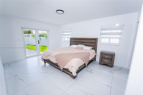 House in Miami, Florida 5 bedrooms, 196.02 sq.m. № 1872294 - photo 8