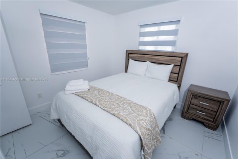 House in Miami, Florida 5 bedrooms, 196.02 sq.m. № 1872294 - photo 17