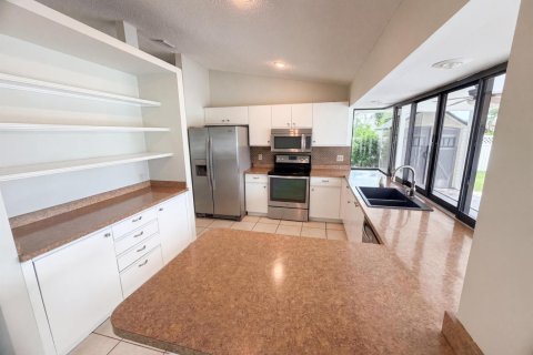 House in Port St. Lucie, Florida 3 bedrooms, 133.41 sq.m. № 2191974 - photo 28
