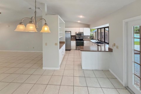 House in Port St. Lucie, Florida 3 bedrooms, 133.41 sq.m. № 2191974 - photo 22