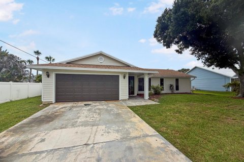 House in Port St. Lucie, Florida 3 bedrooms, 133.41 sq.m. № 2191974