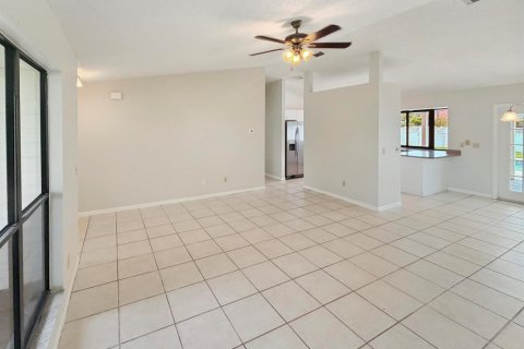 House in Port St. Lucie, Florida 3 bedrooms, 133.41 sq.m. № 2191974 - photo 18