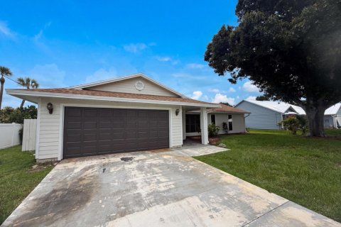 House in Port St. Lucie, Florida 3 bedrooms, 133.41 sq.m. № 2191974 - photo 30