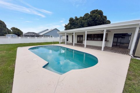 House in Port St. Lucie, Florida 3 bedrooms, 133.41 sq.m. № 2191974 - photo 5