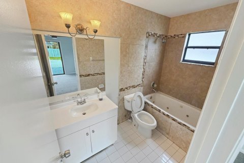 House in Port St. Lucie, Florida 3 bedrooms, 133.41 sq.m. № 2191974 - photo 17