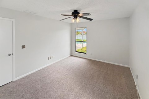 House in Port St. Lucie, Florida 3 bedrooms, 133.41 sq.m. № 2191974 - photo 4