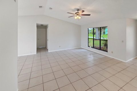 House in Port St. Lucie, Florida 3 bedrooms, 133.41 sq.m. № 2191974 - photo 19