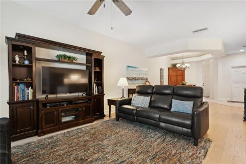 Townhouse in Gulfport, Florida 3 bedrooms, 216.65 sq.m. № 1615038 - photo 9