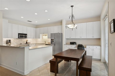 Townhouse in Gulfport, Florida 3 bedrooms, 216.65 sq.m. № 1615038 - photo 12