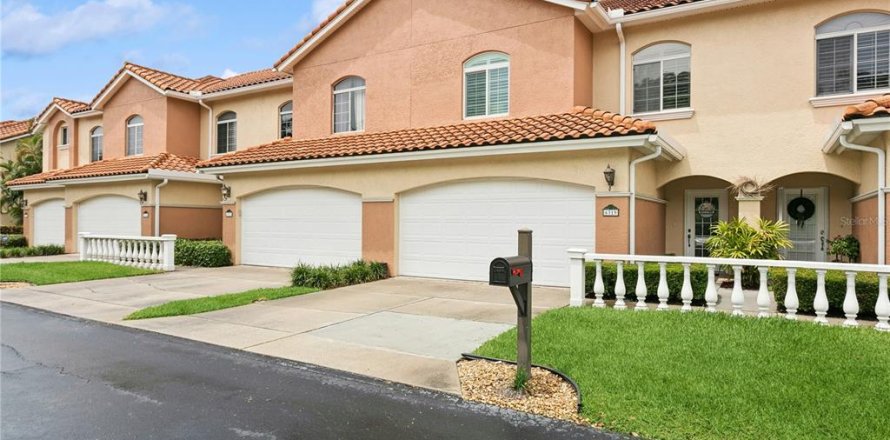 Townhouse in Gulfport, Florida 3 bedrooms, 216.65 sq.m. № 1615038