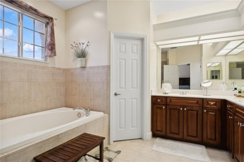 Townhouse in Gulfport, Florida 3 bedrooms, 216.65 sq.m. № 1615038 - photo 19