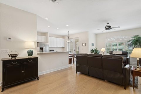 Townhouse in Gulfport, Florida 3 bedrooms, 216.65 sq.m. № 1615038 - photo 8