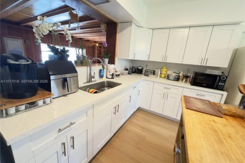 House in Southwest Ranches, Florida 7 bedrooms, 512.36 sq.m. № 2028154 - photo 18