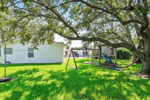 House in Southwest Ranches, Florida 7 bedrooms, 512.36 sq.m. № 2028154 - photo 6