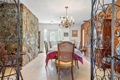 House in Southwest Ranches, Florida 7 bedrooms, 512.36 sq.m. № 2028154 - photo 12