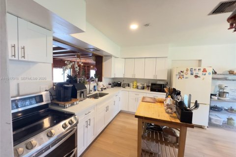 House in Southwest Ranches, Florida 7 bedrooms, 512.36 sq.m. № 2028154 - photo 17