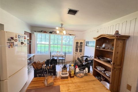 House in Southwest Ranches, Florida 7 bedrooms, 512.36 sq.m. № 2028154 - photo 21