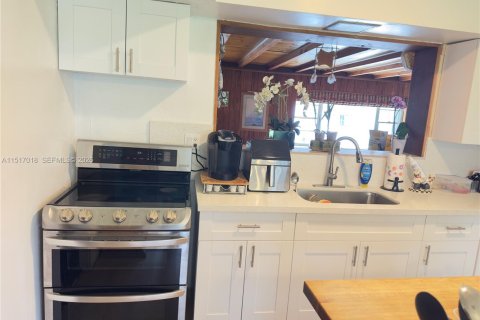 House in Southwest Ranches, Florida 7 bedrooms, 512.36 sq.m. № 2028154 - photo 16