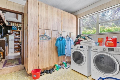 House in Southwest Ranches, Florida 7 bedrooms, 512.36 sq.m. № 2028154 - photo 29