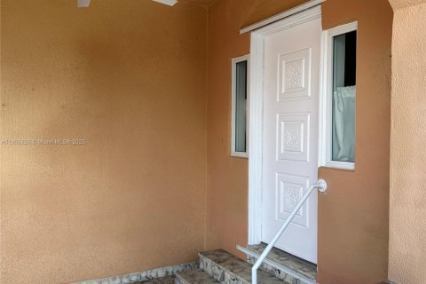 Снять в аренду виллу или дом в Майами, Флорида 3 спальни, 206.24м2, № 1955659 - фото 4